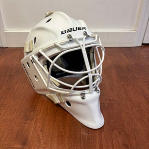 S22 Bauer 950 Goalie Mask W/ Non Certified White Cat Eye Cage Senior Large (Used)