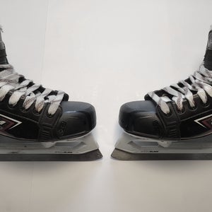 CCM JetSpeed FT460 Hockey Goalie Skates Regular Width Junior 5.5 (Used)