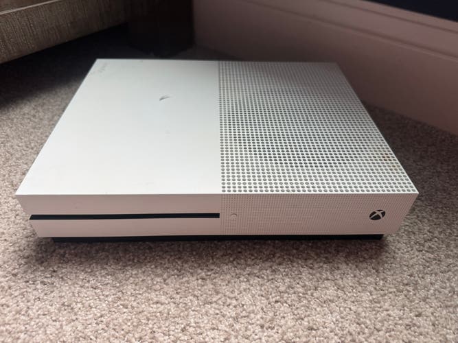 White Xbox 1s