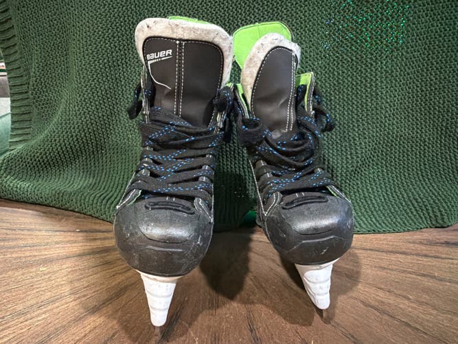 Bauer XLS Hockey Skates Size 2 (Used)