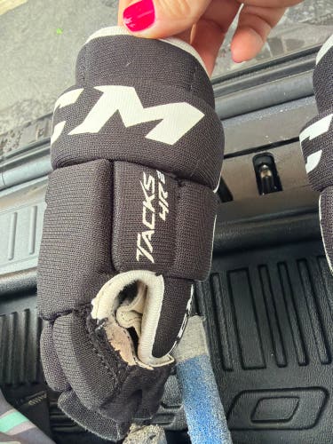CCM Tacks 4 Roll Pro 2 Gloves 8" (Used)