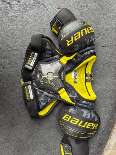 Large Youth Bauer Supreme Mach Shoulder Pads (Used)