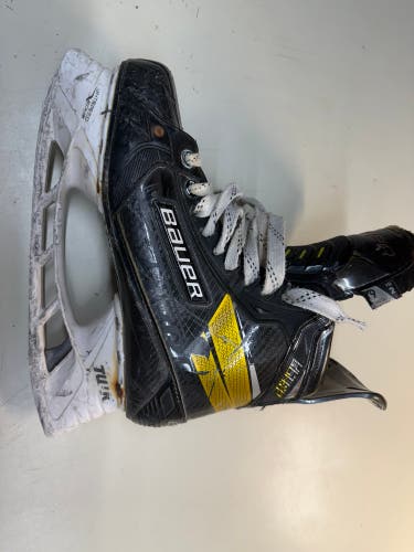 2020 Bauer Supreme Ultrasonic Hockey Skates 9 (Used)