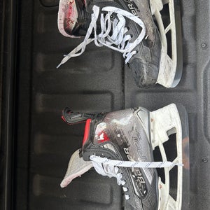 Black 2023 Bauer Vapor X5 Pro Hockey Skates Regular Width Size 5 (Used)