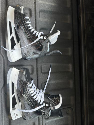 Black 2024 Bauer Supreme M50 Pro Hockey Skates Regular Width 9.5 (Used)