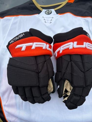 True Catalyst 9x Gloves 14" Pro Stock (Used)