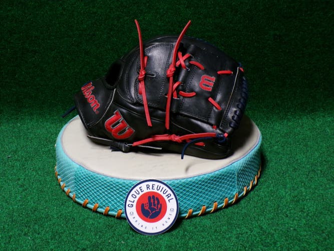 Pitcher's RH Wilson A2000 JL34 Baseball Glove 12.5" (Used)
