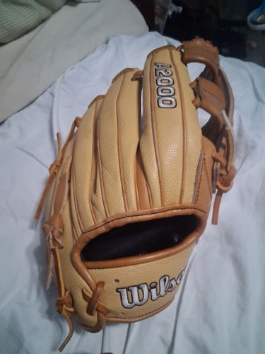 2022 Outfield RH Wilson A2000 Baseball Glove 11.75" (Used)