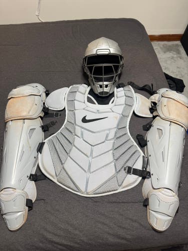 Nike Pro Catcher's Set