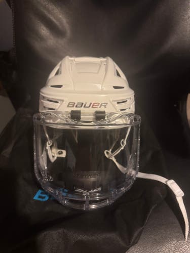 Medium Bauer Re-Akt 155 Helmet with fishbowl