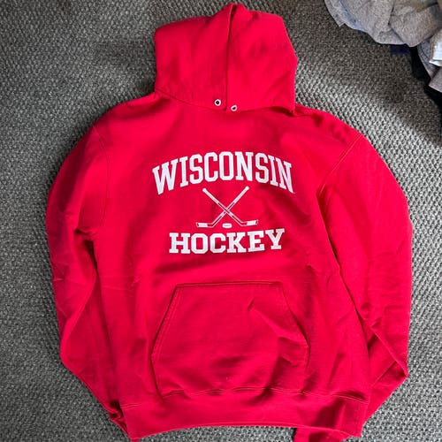 Wisconsin Hockey Red Men's Medium Sweatshirt (Used)