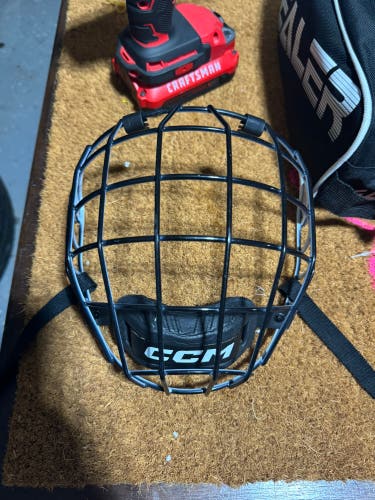 Medium CCM FM580 Oreo Full Cage (Used)