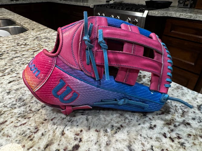 Wilson A2000 RH Outfield Baseball Glove 12.75" (New)