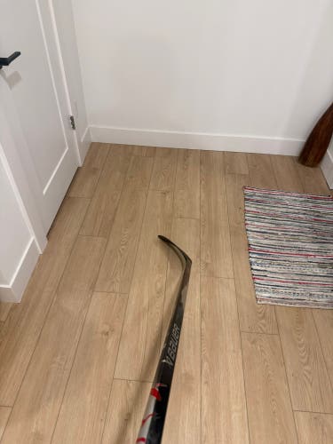 Senior Bauer Vapor Team Right Handed Hockey Stick P28 77 Flex Pro Stock (New)