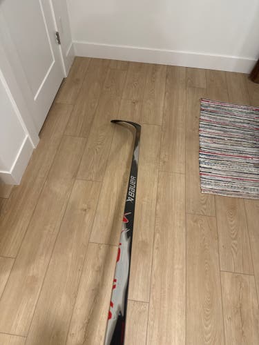 Senior Bauer Vapor League Right Handed Hockey Stick P28 77 Flex Pro Stock (Used)