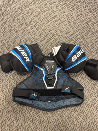 Medium Intermediate Bauer X Shoulder Pads (New)