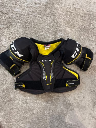 Small Junior CCM Tacks 9040 Shoulder Pads (Used)