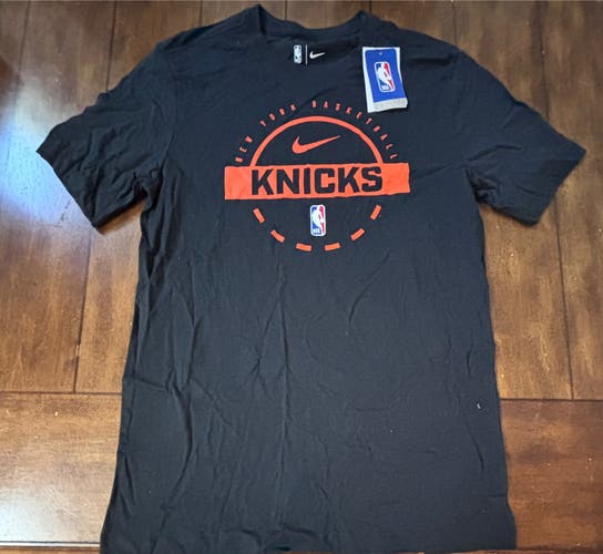 New York Knicks Men’s Nike  Shirt Adult Medium NWT