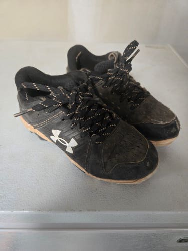 Black Kid's 13K (Little Kids) Youth Under Armour Low Top Molded Cleats (Used)