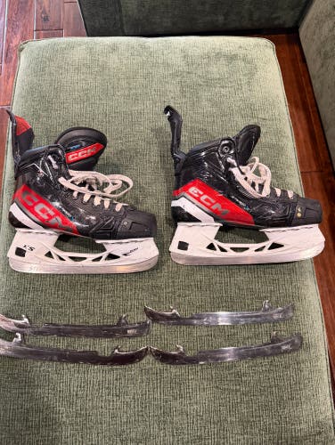 Black 2023 CCM JetSpeed FT6 Hockey Skates Regular Width Size 5.5 (Used)