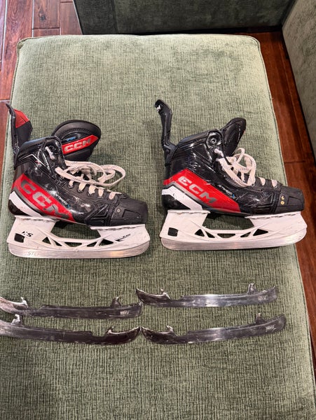Black 2023 CCM JetSpeed FT6 Hockey Skates Regular Width Size 5.5 (Used)