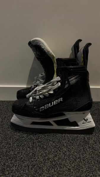2023 Bauer Vapor Hyperlite 2 Hockey Skates 8 (Used)