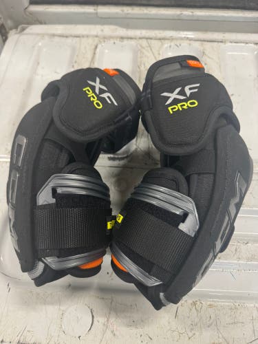 Senior Medium CCM Tacks XF Pro Elbow Pads (Used)