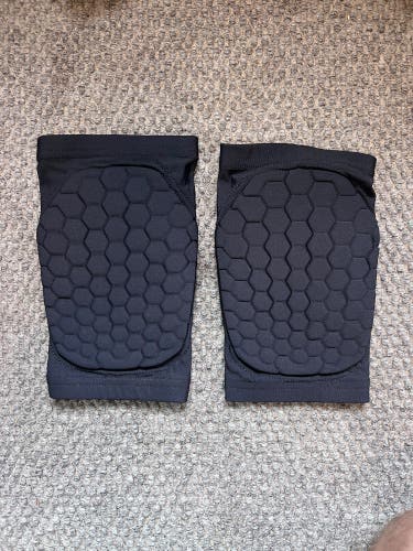 Black Medium Adult Unisex McDavid Compression Padded Sleeve (Used)