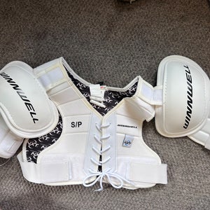 Men's Small Senior Winnwell Classic Shoulder Pads (Used)