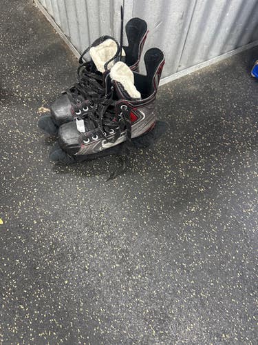Used Bauer BAUER VAPOR Junior Hockey Skate Junior 01 11337-S000490140