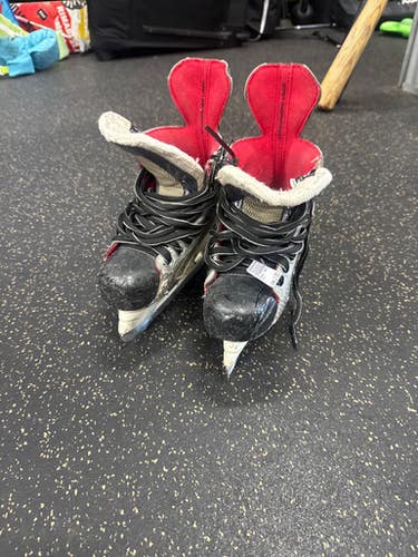 Used Bauer X4.0 Junior Hockey Skate Junior 03.5 11337-S000490143