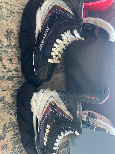 2025 Bauer Vapor Flypro Hockey Skates 6.5 (Used)