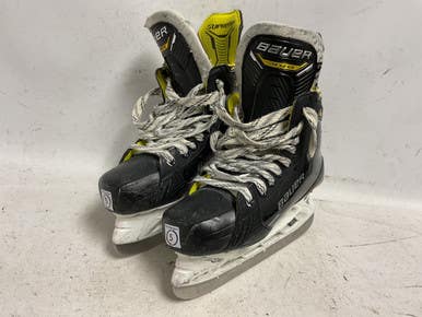 Used Bauer SUPREME M4 Intermediate Hockey Skate White/Black/Yellow Intermediate 5.0 11855-S000206023
