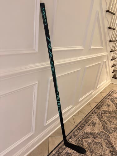 Senior Bauer Pulse Left Hand Hockey Stick P28 70 Flex (New)