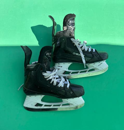 Intermediate Bauer S22 Supreme Matrix (SMU) Hockey Skates | Size 6.5, Fit 1