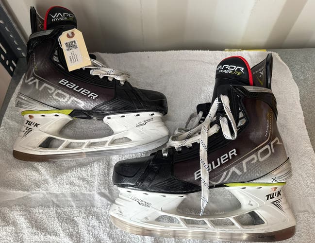 Senior Bauer Vapor Hyperlite Hockey Skates | Size 8, Fit 2