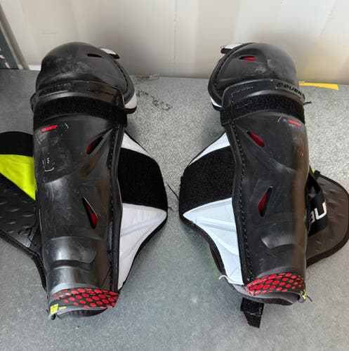 12" Junior Bauer Vapor Hyperlite Shin Pads