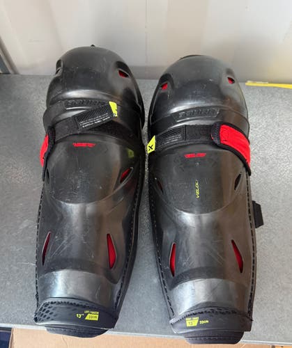 13” Intermediate Bauer Vapor Velocity Shin Pads