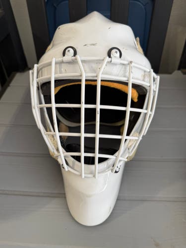 Senior Medium Goalie Mask (Used)