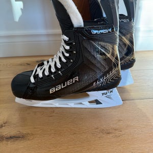 Black 2025 Bauer Vapor Flylite Hockey Skates Regular Width Pro Stock 8.5 (New)