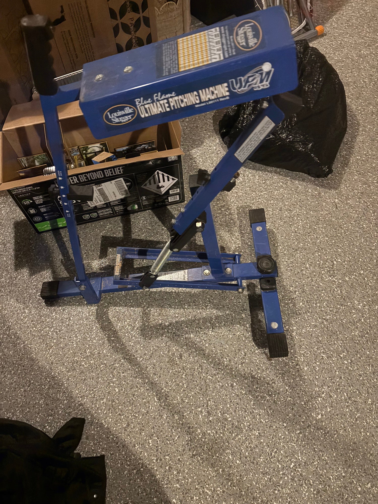 LOUISVILLE SLUGGER BLUE FLAME PITCHING MACHINE (Used 