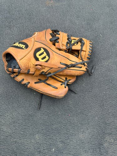 Wilson A900 RH Baseball Glove 11.5" (Used)