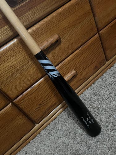 Marucci
Handcrafted JB19
Pro Model Wood Baseball Bat 32" newish