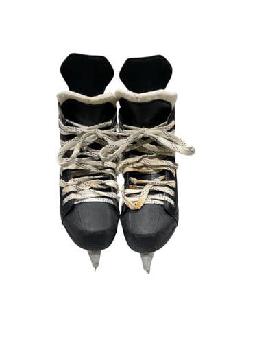 Used CCM 9042 Junior Hockey Skate Junior 03 11847-S000036558