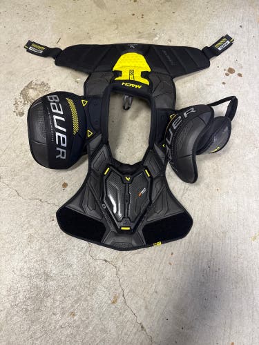 Men's Medium Senior Bauer Supreme Mach Shoulder Pads (Used)