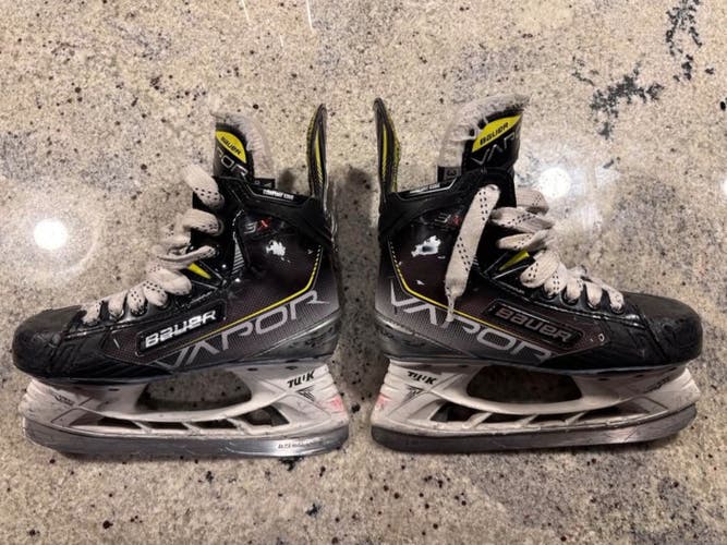 Bauer Vapor 3X Hockey Skates Size 3.5 (Used)