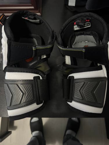 Senior Small CCM Ultra Tacks Pro Elbow Pads Pro Stock (New)