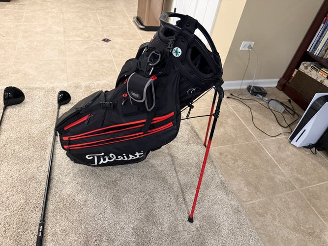 Men's Titleist Hybrid 14 Bag (Used)