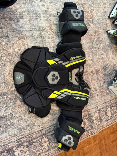 Medium Vaughn Velocity VE8 Junior Goalie Chest Protector (Used)