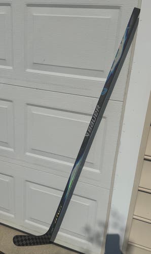 Intermediate Bauer Vapor Flylite Right Handed Hockey Stick P92 55 Flex (New)